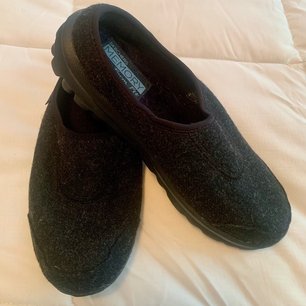 Youth Girls Skechers Memory Form Fit Slip Ons
